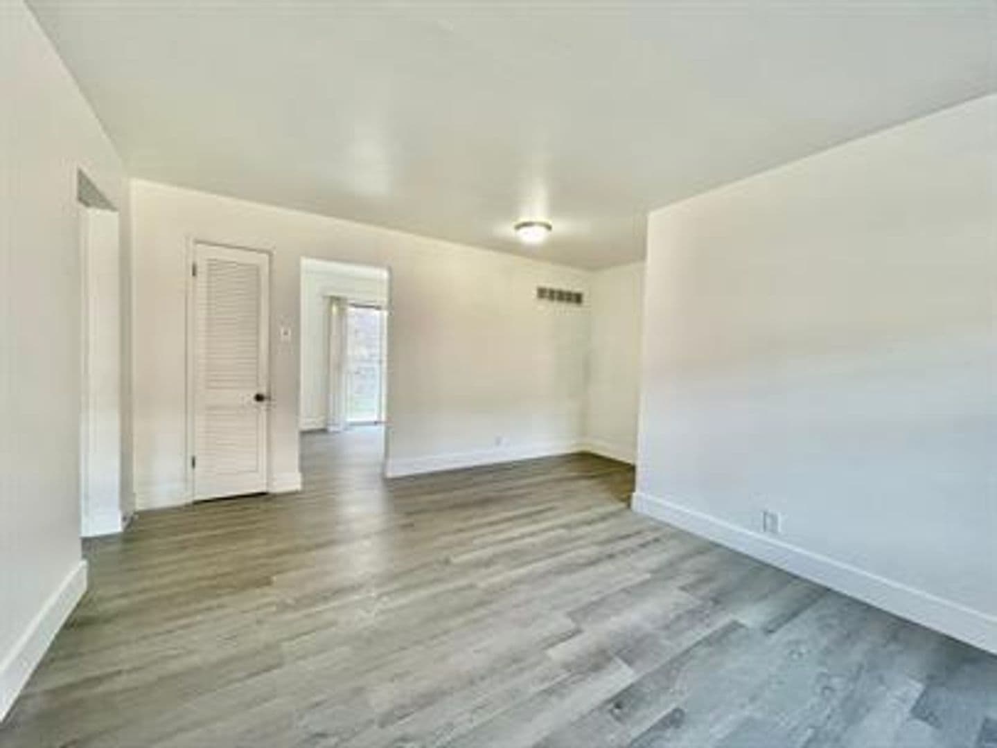 St. Louis Apartment: 819 Gustav Avenue