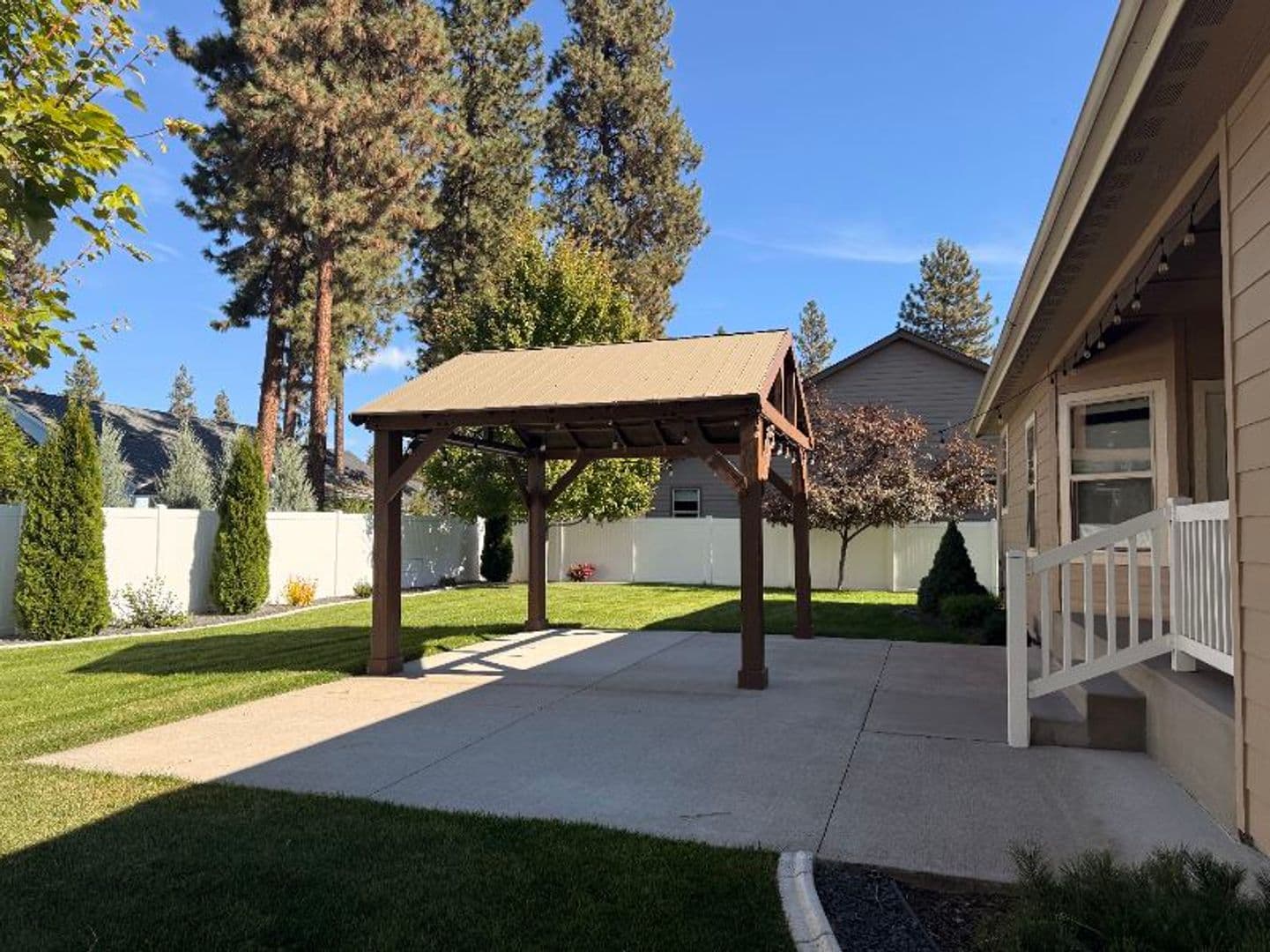 CDA House: 1485 W Chestnut Way