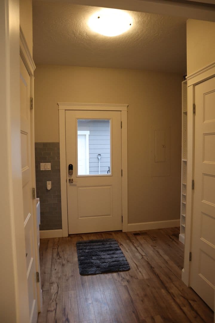 CDA House: 818 E Lakeside Ave