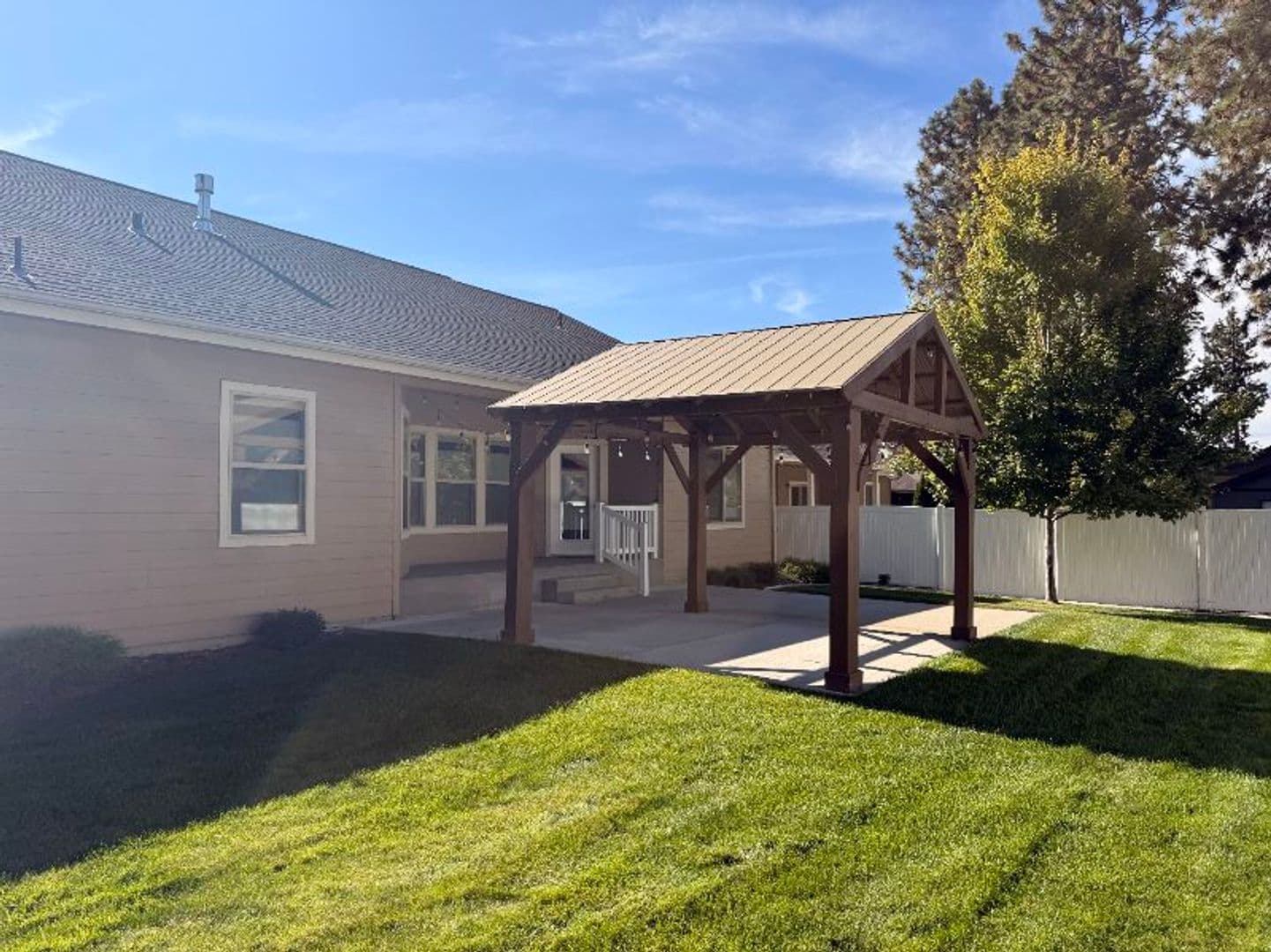 CDA House: 1485 W Chestnut Way