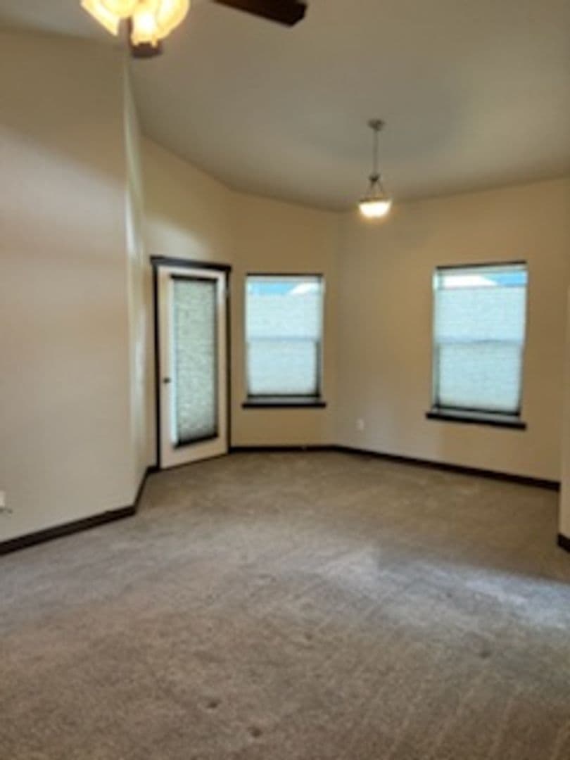 CDA House: 1485 W Chestnut Way