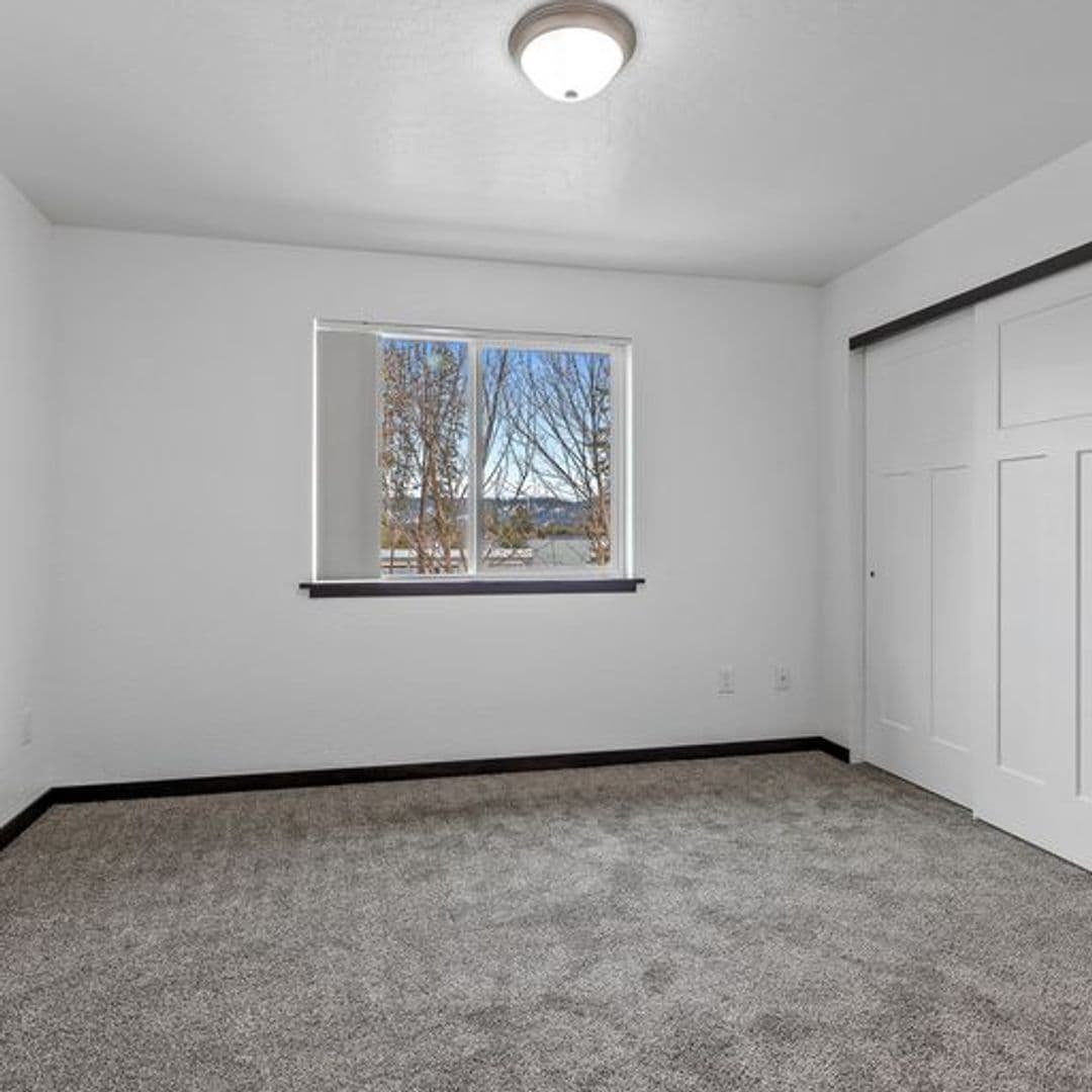 CDA Apartment: 128 W Neider