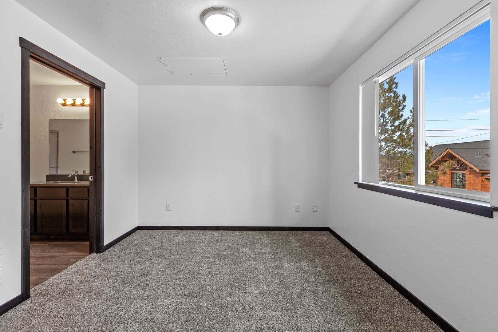 CDA Apartment: 128 W Neider