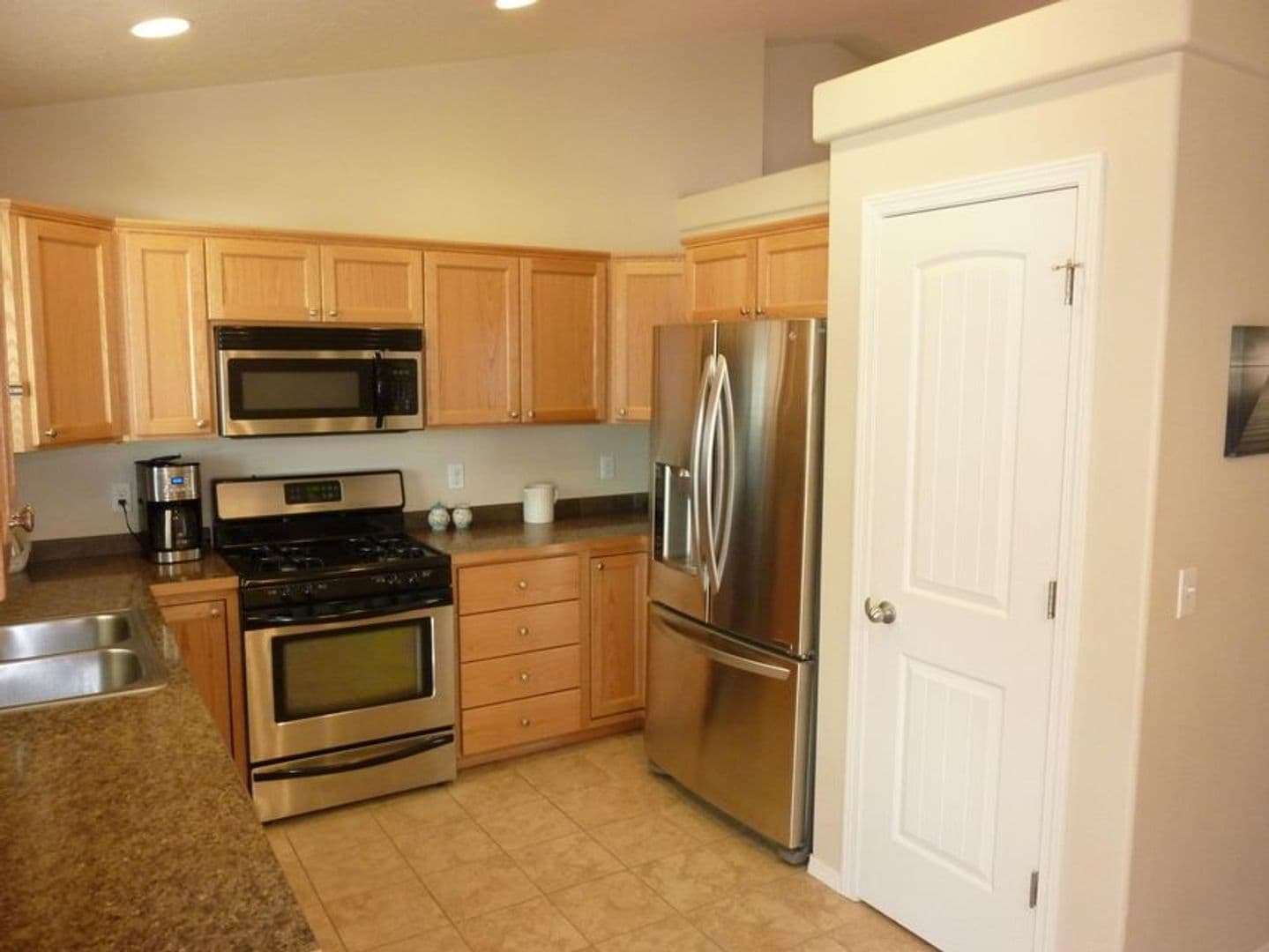 Hayden House: 10174 N Hubble St.