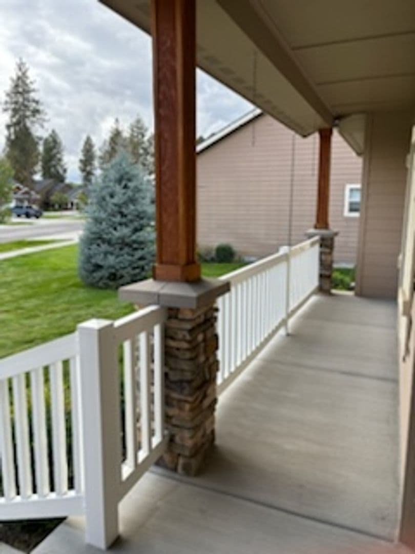 CDA House: 1485 W Chestnut Way