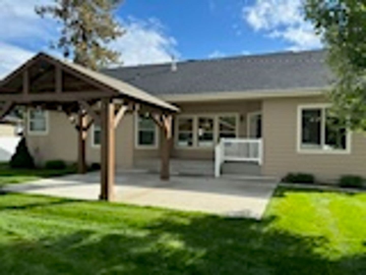 CDA House: 1485 W Chestnut Way