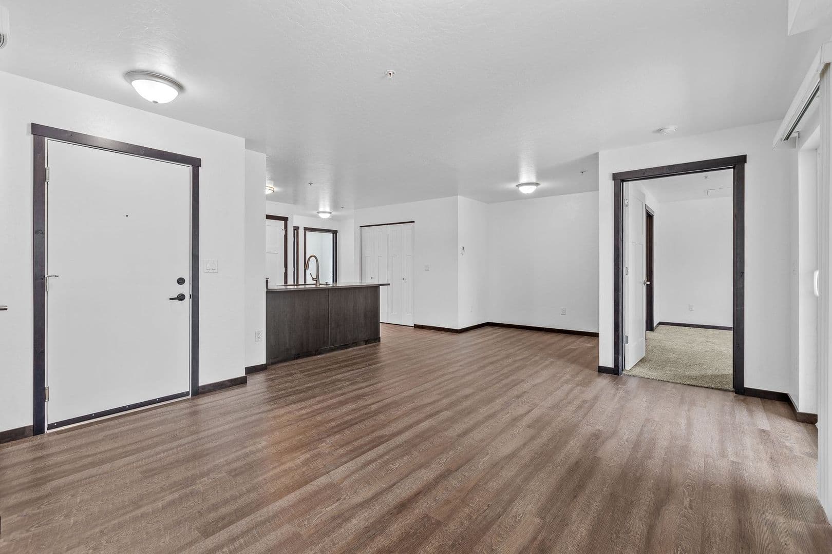 CDA Apartment: 128 W Neider
