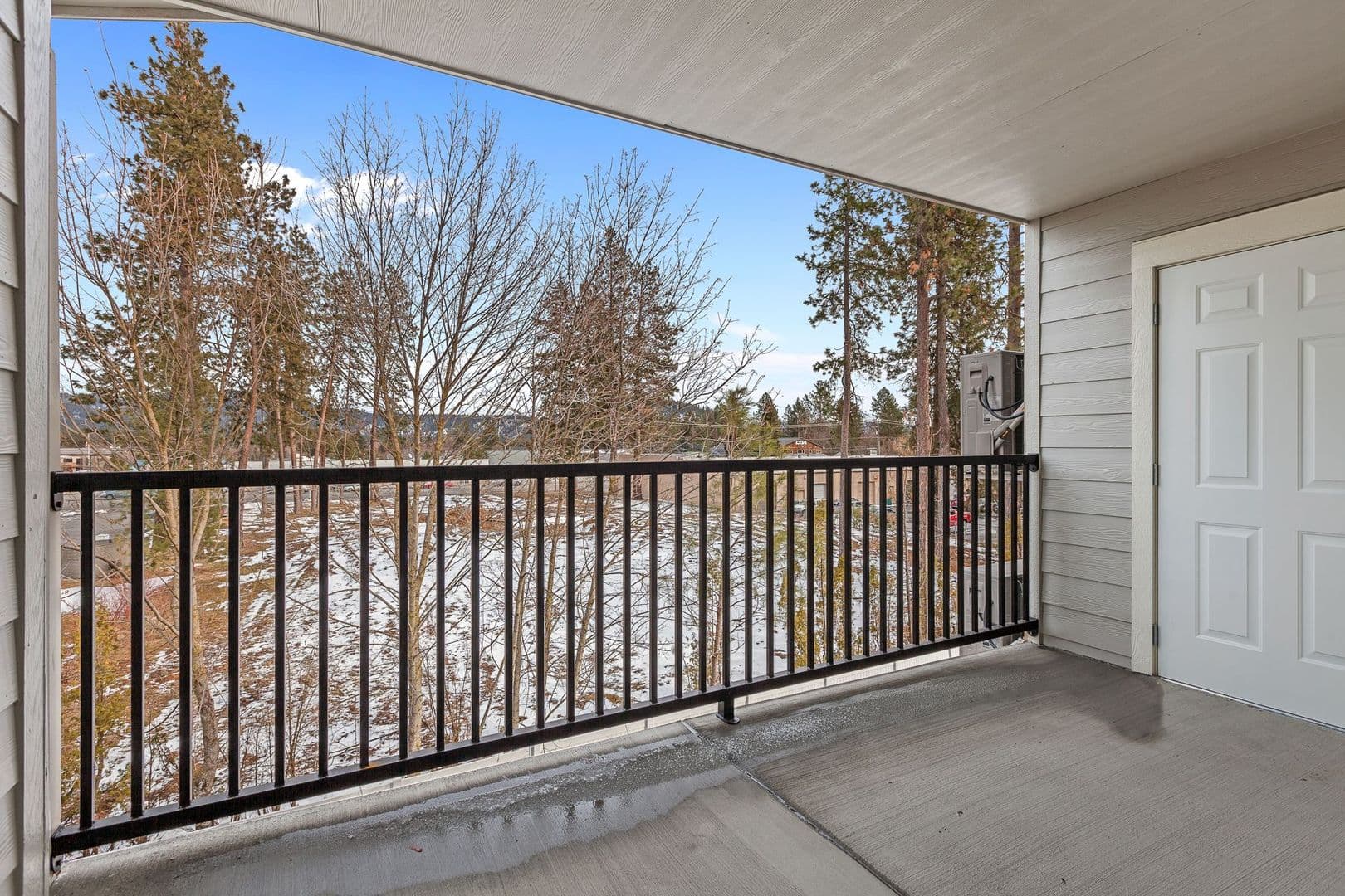 CDA Apartment: 128 W Neider
