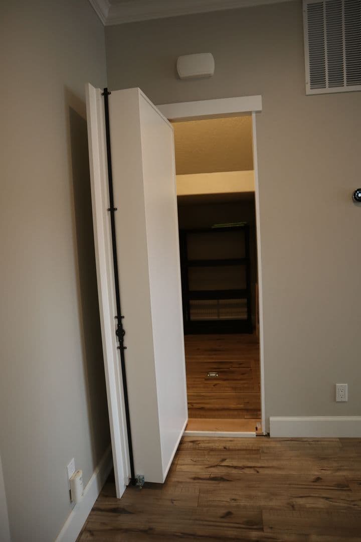 CDA House: 818 E Lakeside Ave