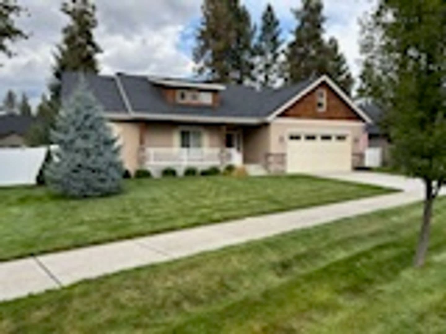 CDA House: 1485 W Chestnut Way