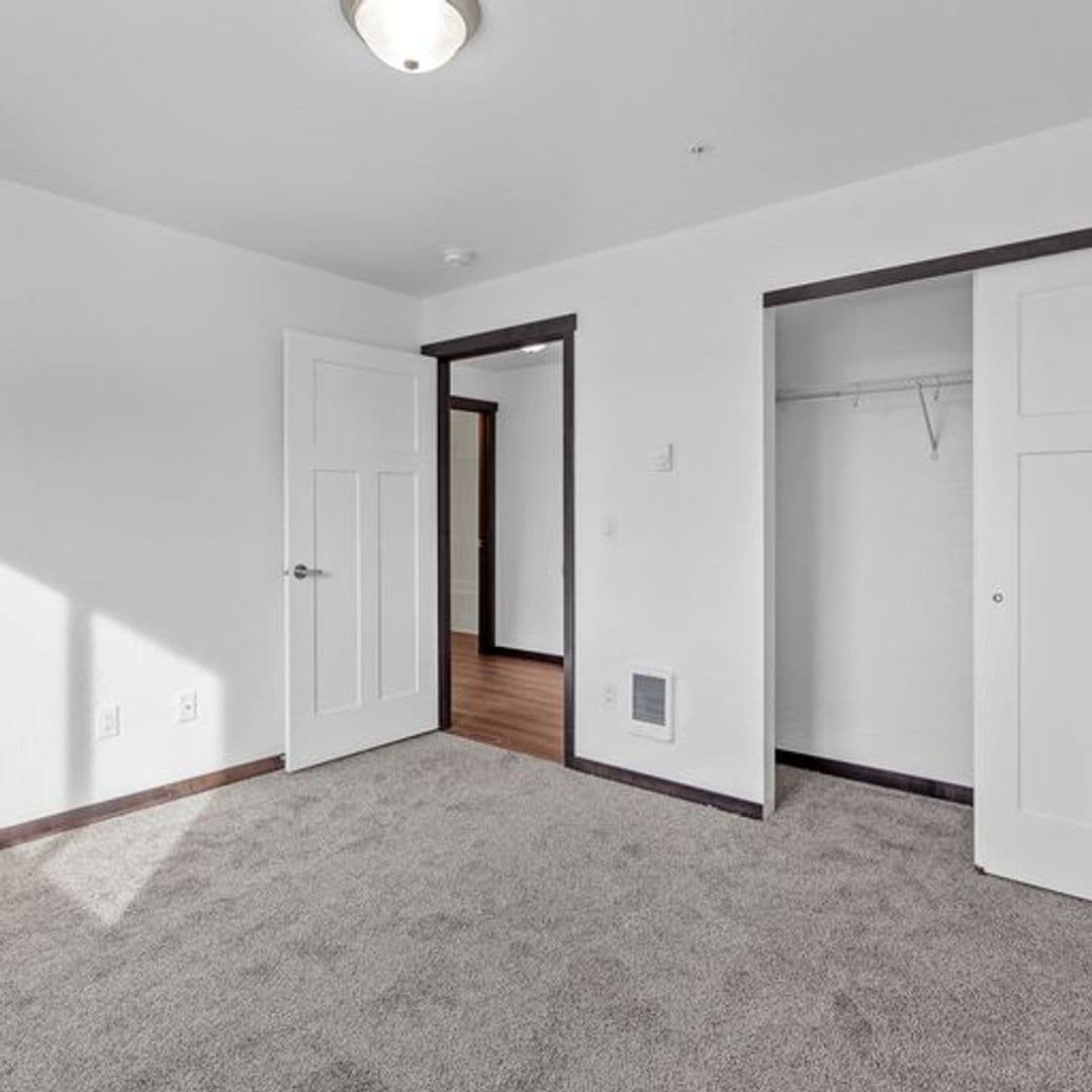 CDA Apartment: 128 W Neider