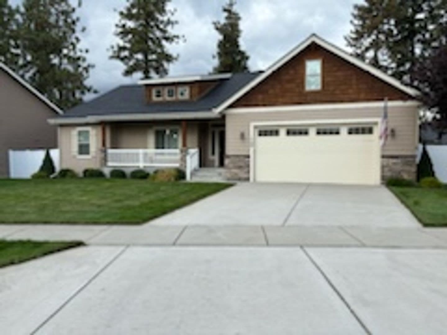 CDA House: 1485 W Chestnut Way