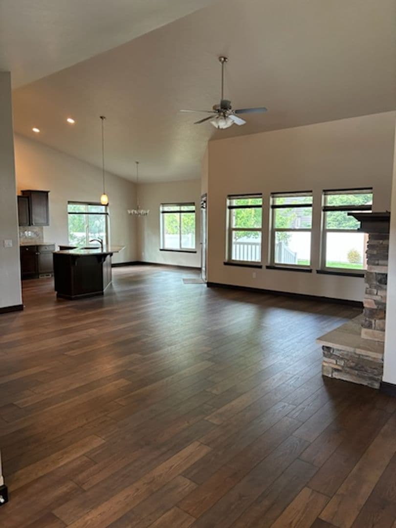CDA House: 1485 W Chestnut Way