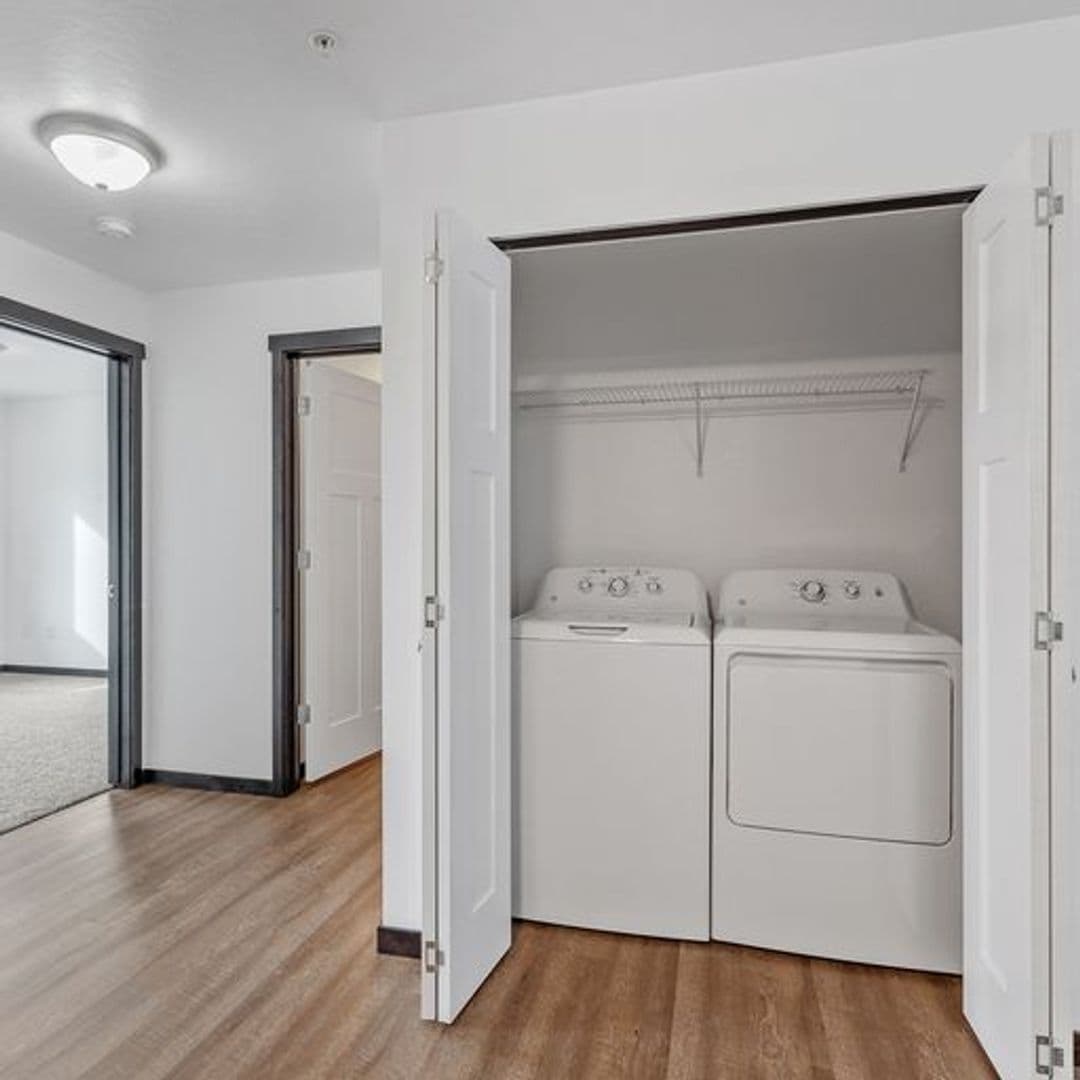 CDA Apartment: 128 W Neider