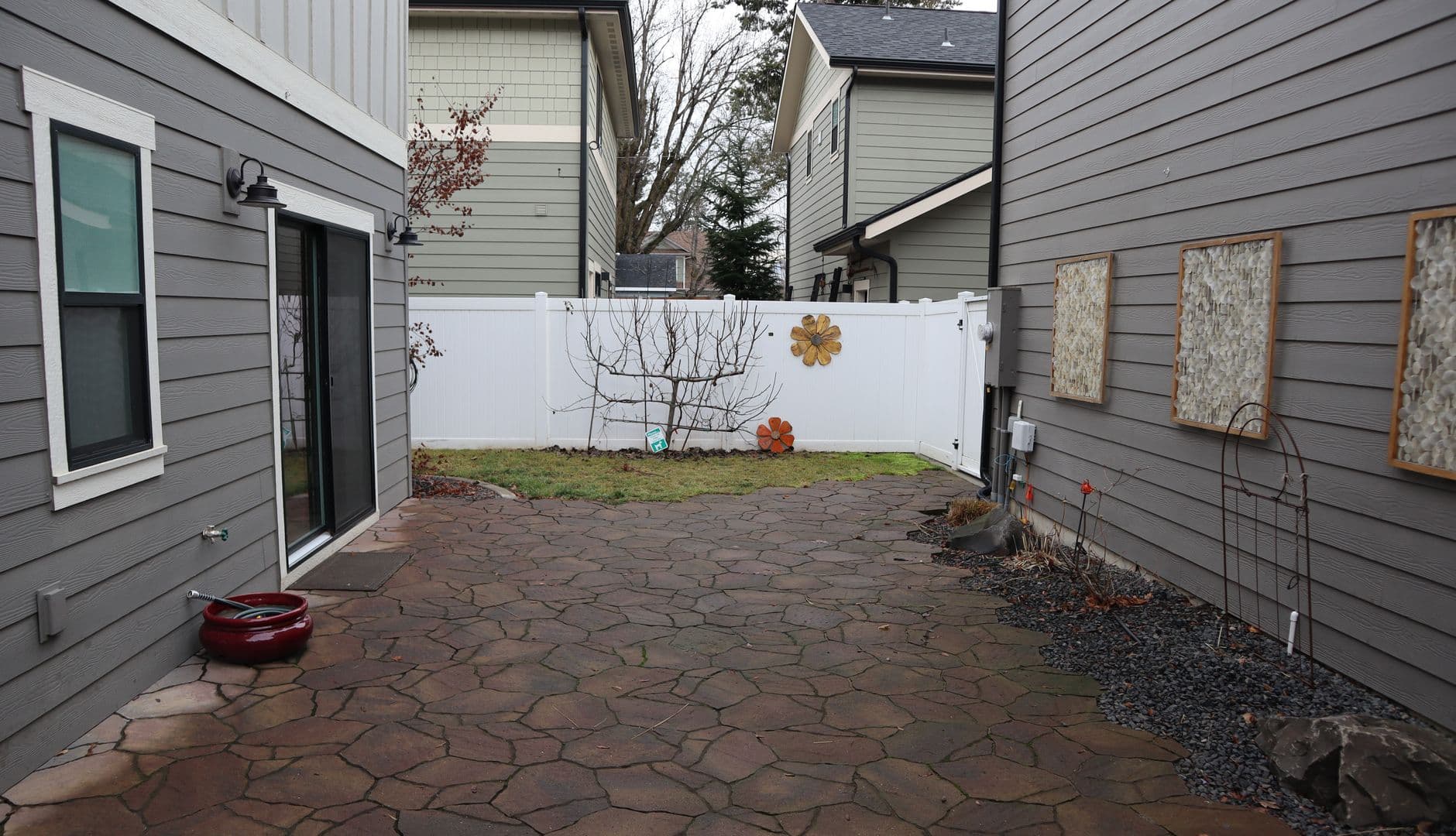 CDA House: 818 E Lakeside Ave