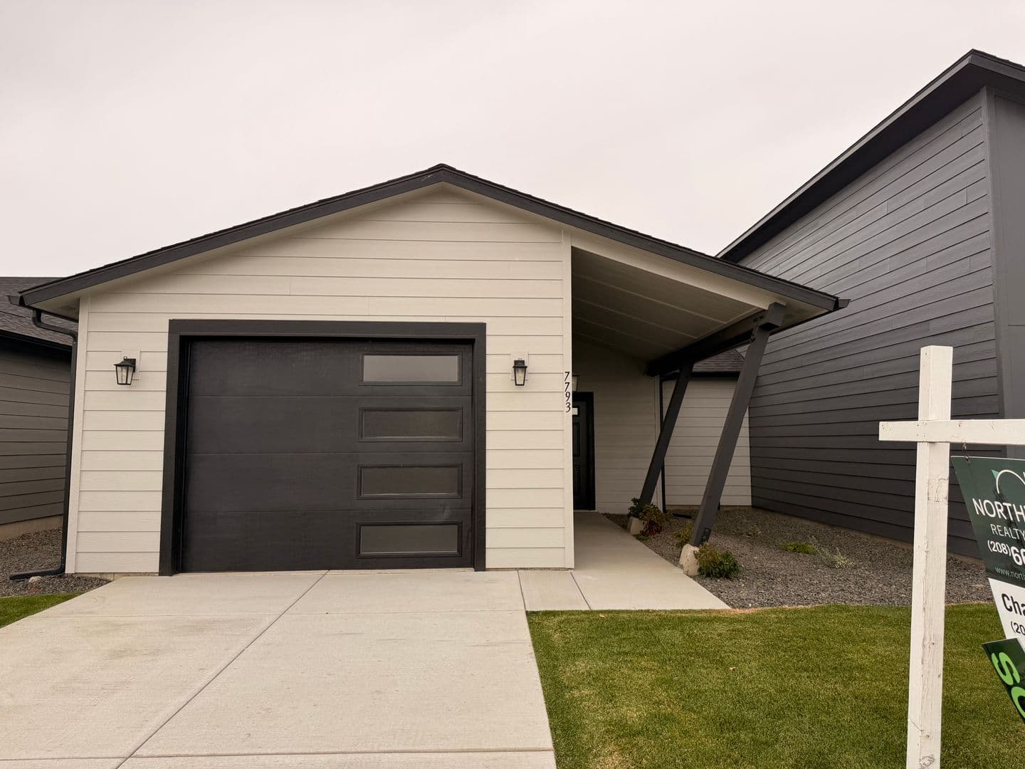 CDA Townhome: 7793 N. Mocha Lp.