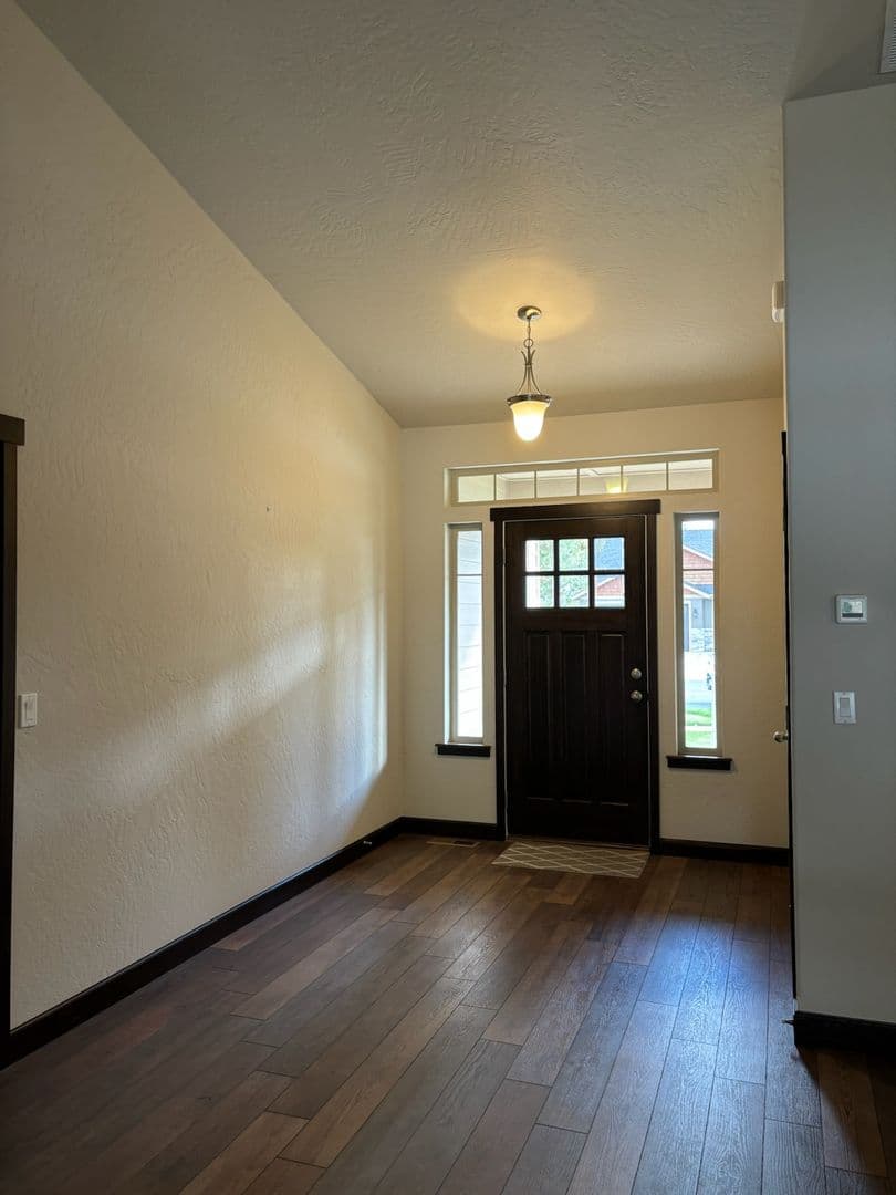 CDA House: 1485 W Chestnut Way