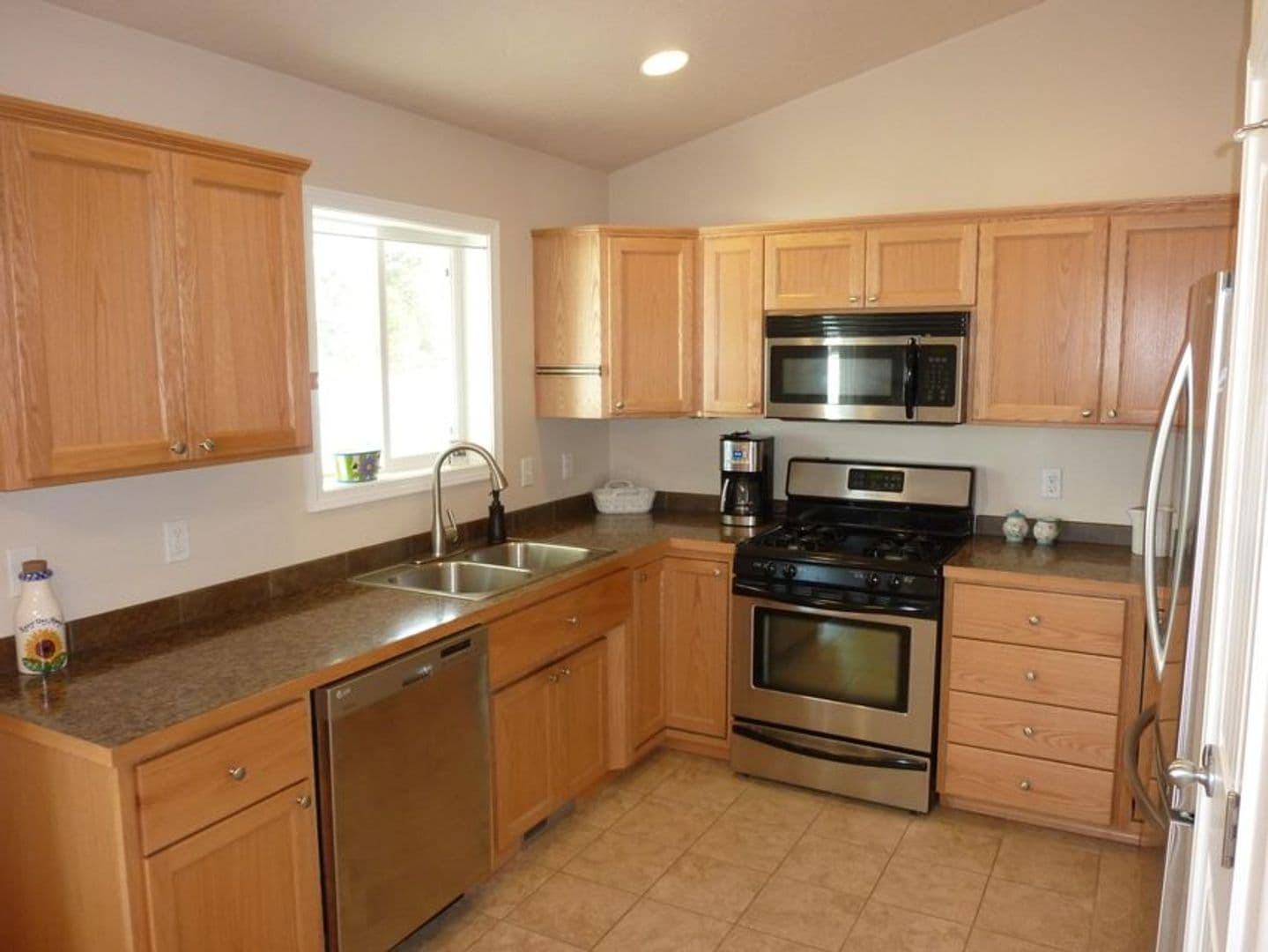 Hayden House: 10174 N Hubble St.