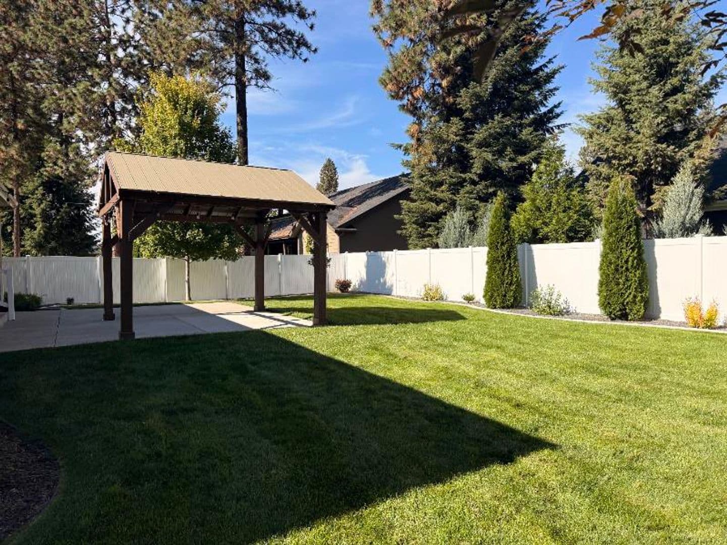 CDA House: 1485 W Chestnut Way