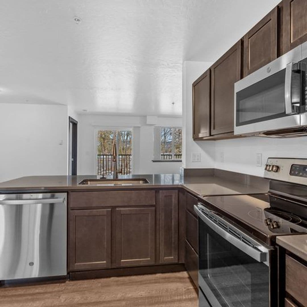 CDA Apartment: 128 W Neider