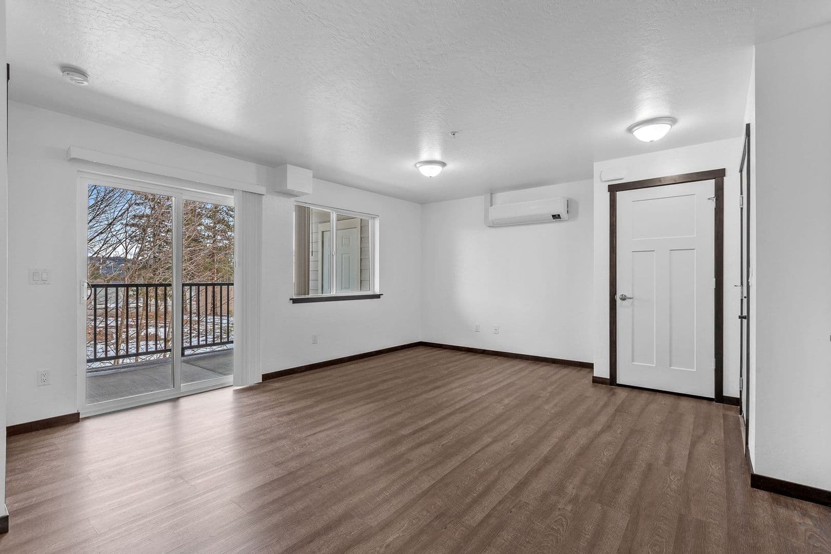 CDA Apartment: 128 W Neider