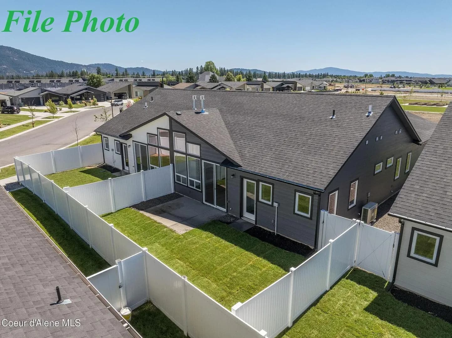 CDA Townhome: 7801 N. Mocha Lp.