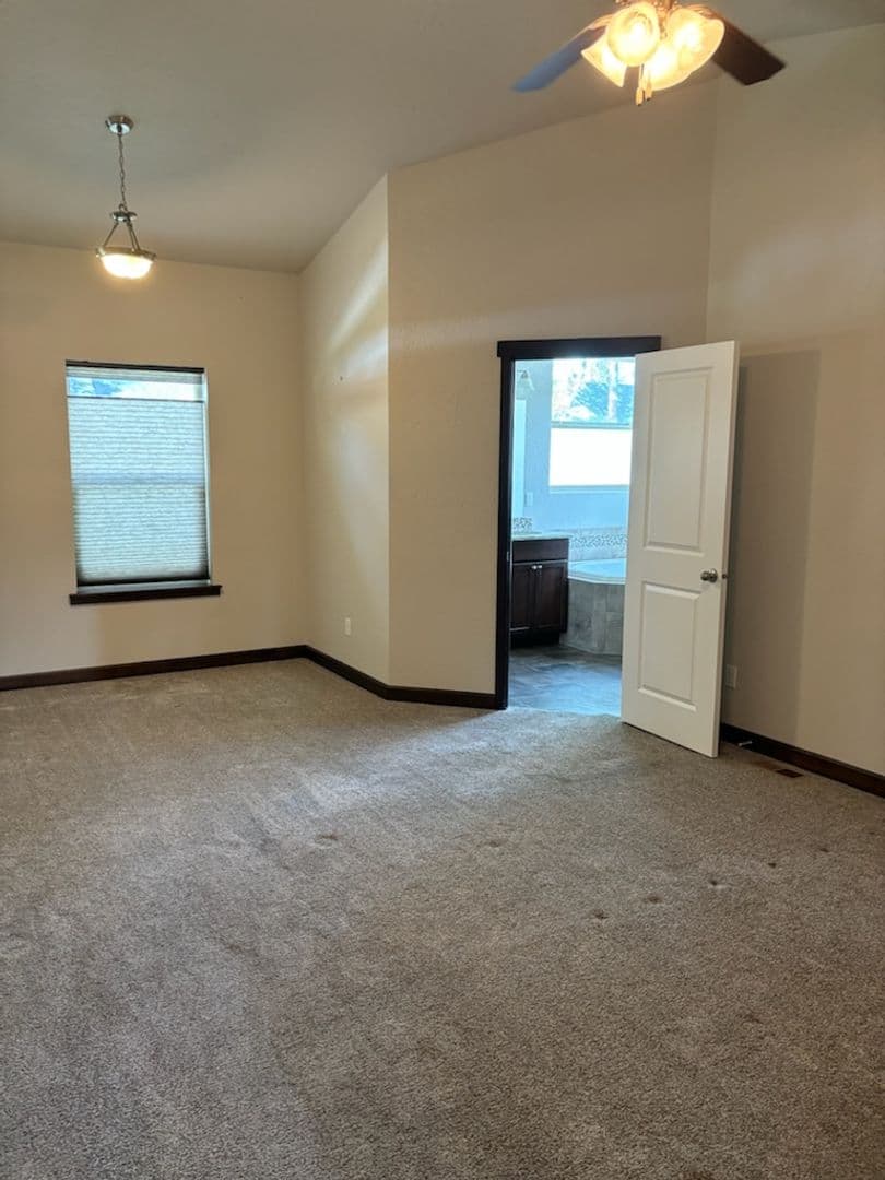 CDA House: 1485 W Chestnut Way