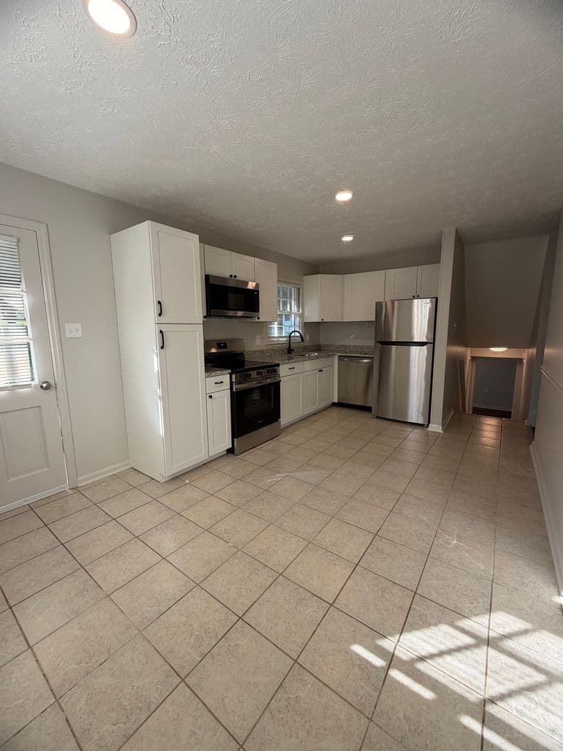 Lexington House: 2120 Sage Road