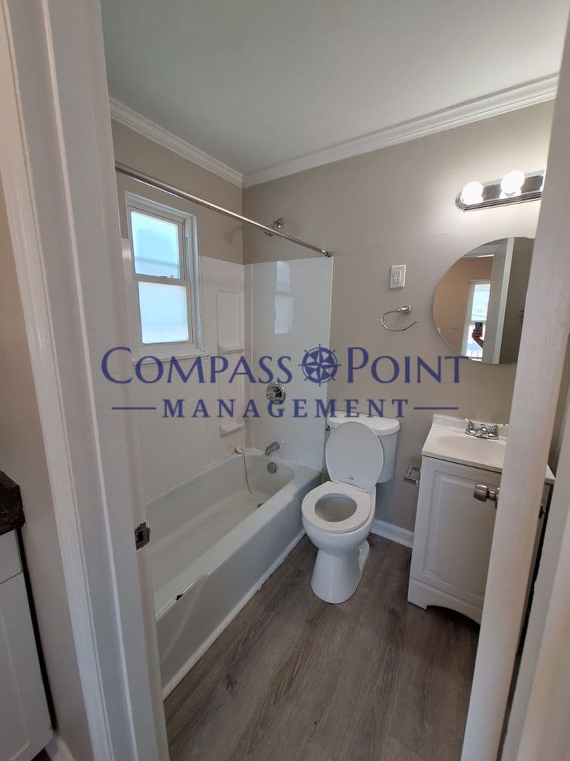 Lexington Apartment: 838 Bryan Ave