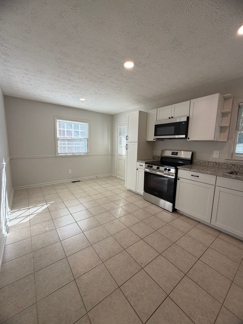 Lexington House: 2120 Sage Road