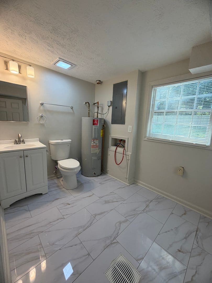 Lexington House: 2120 Sage Road