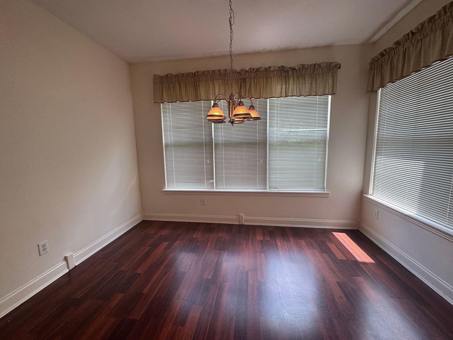 Whiteland House: 581 Beehler Dr.