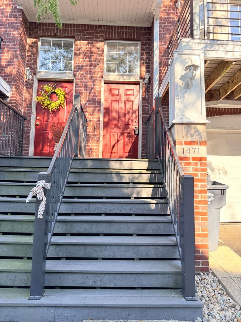 Greenwood House: 1471 Autumn Oak St