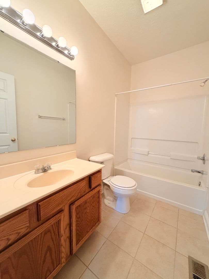 Greenwood House: 1471 Autumn Oak St