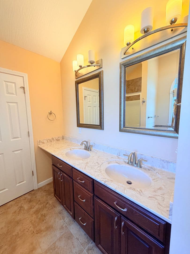Columbus House: 2073 Pawnee Trl