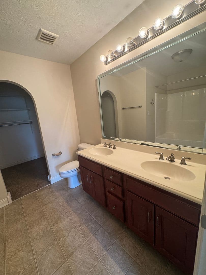 Whiteland House: 581 Beehler Dr.