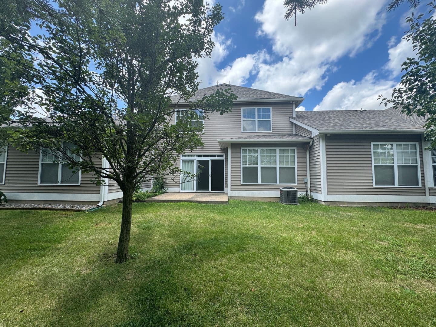 Whiteland House: 581 Beehler Dr.