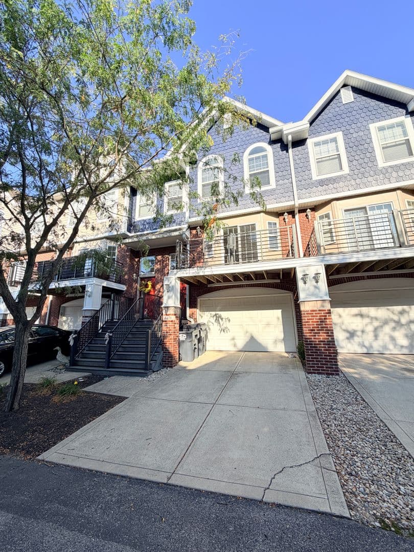 Greenwood House: 1471 Autumn Oak St
