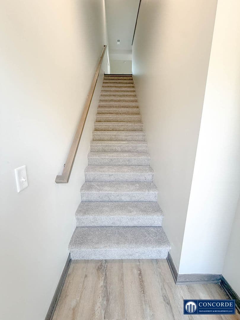 Lincoln Apartment: Adams St.