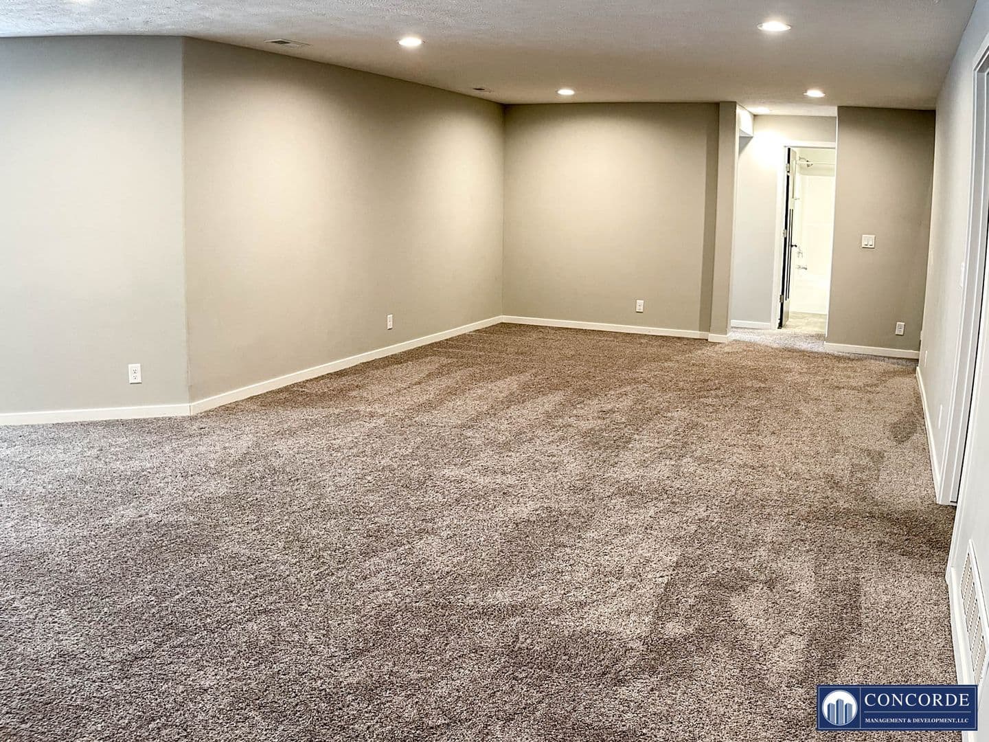 Lincoln Apartment: Yankee Woods Drive/S 78th St/Hacienda Drive