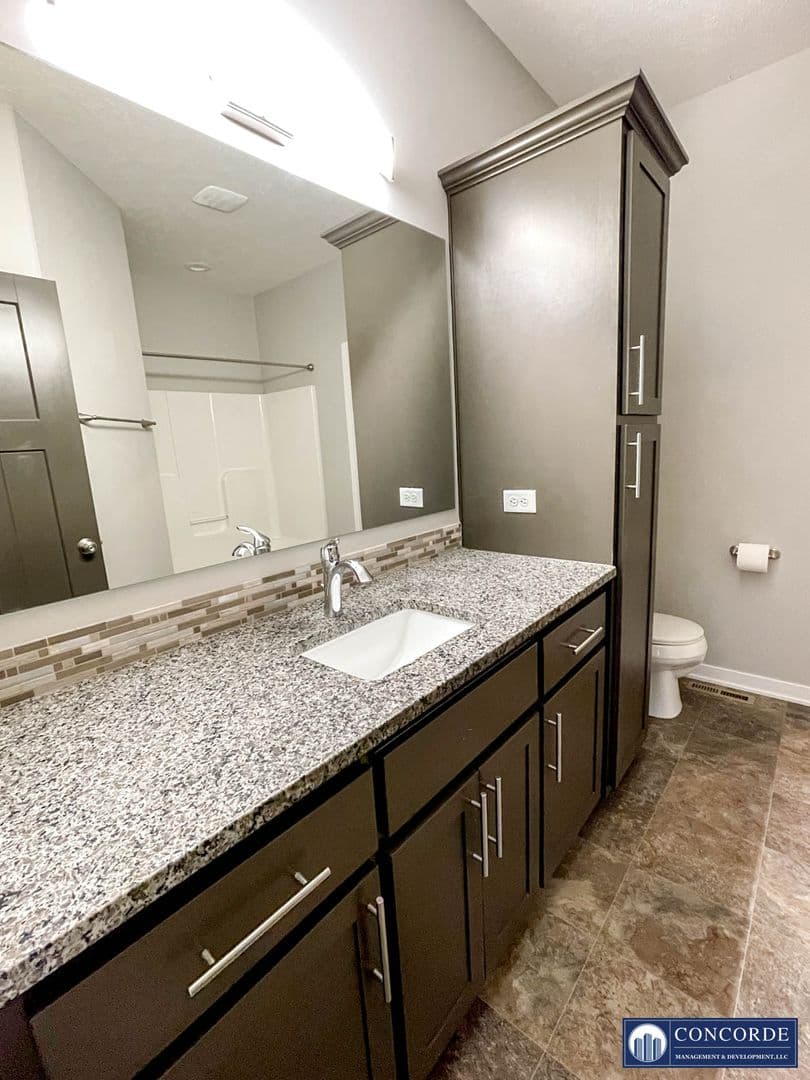Lincoln Apartment: Yankee Woods Drive/S 78th St/Hacienda Drive