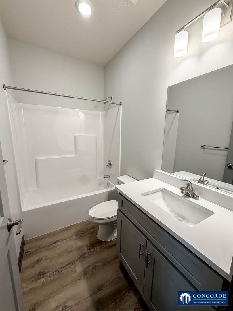 Lincoln Apartment: Adams St.