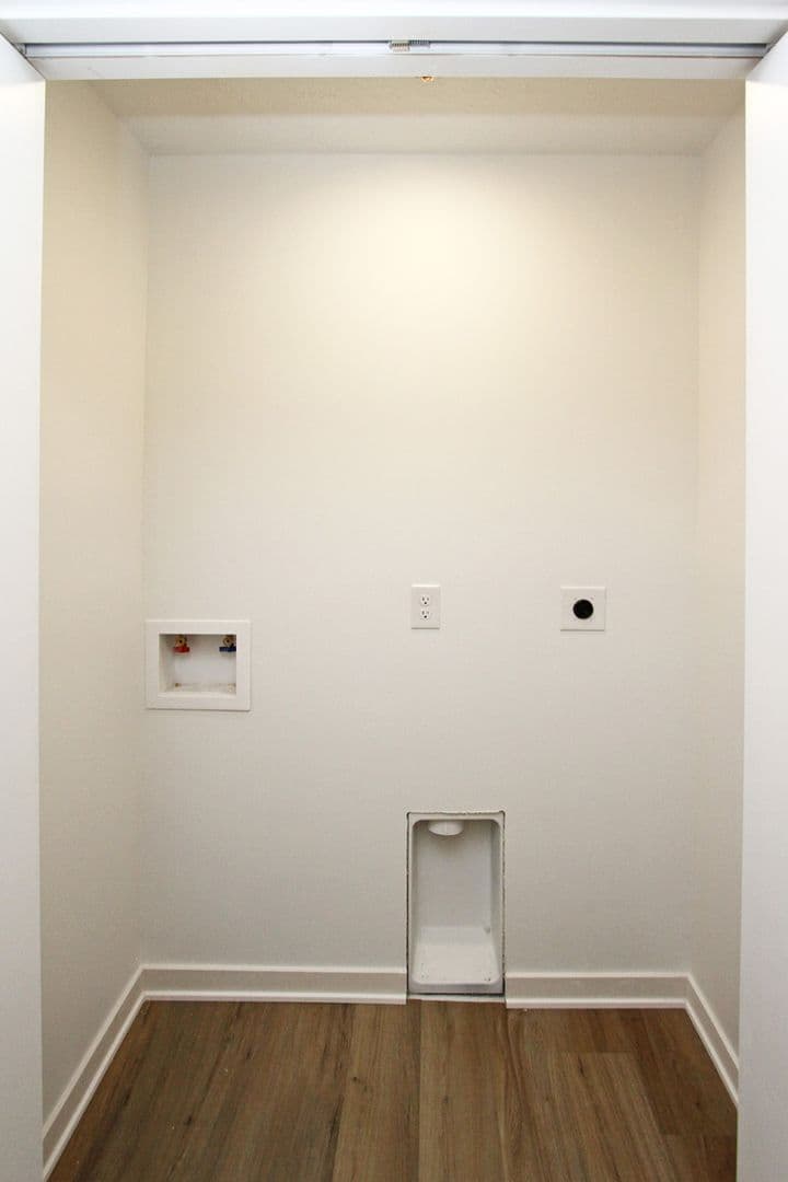 Lincoln Apartment: 1515 F Street