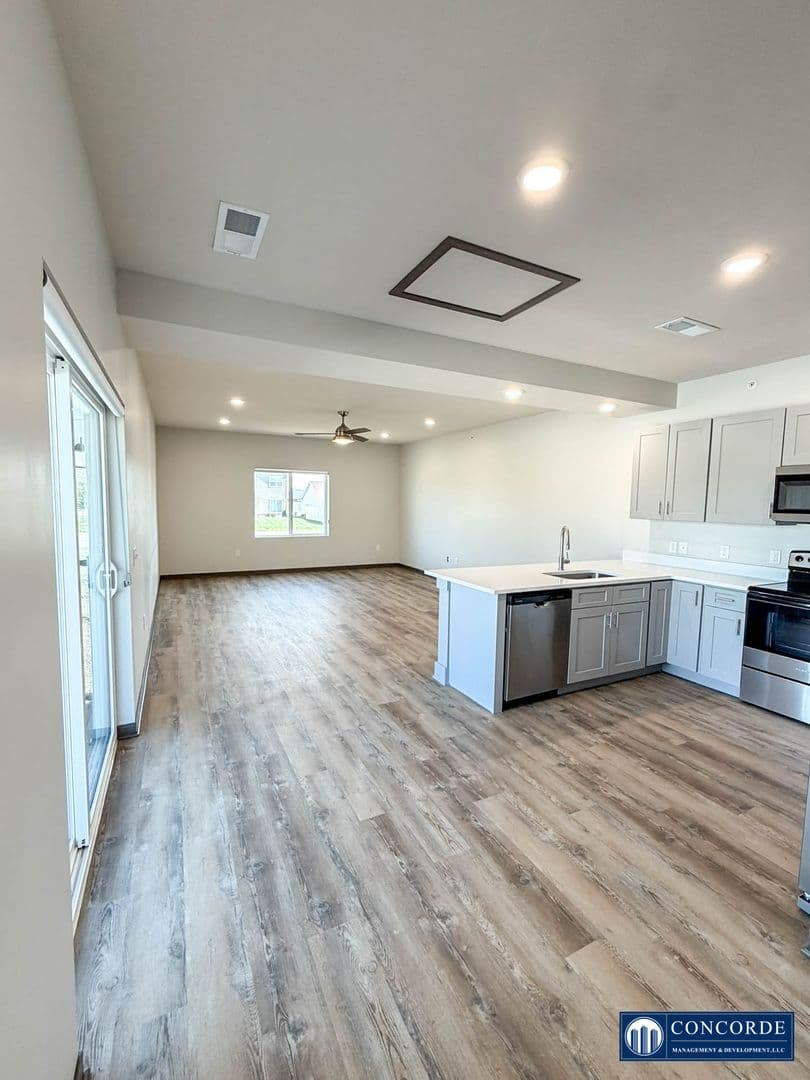 Lincoln Apartment: Adams St.