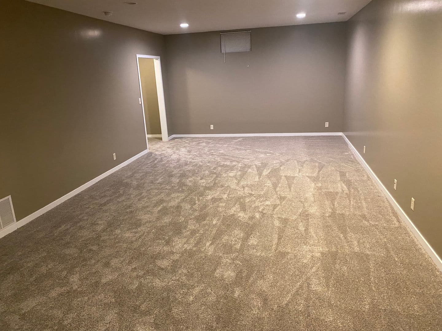 Lincoln Apartment: 6945