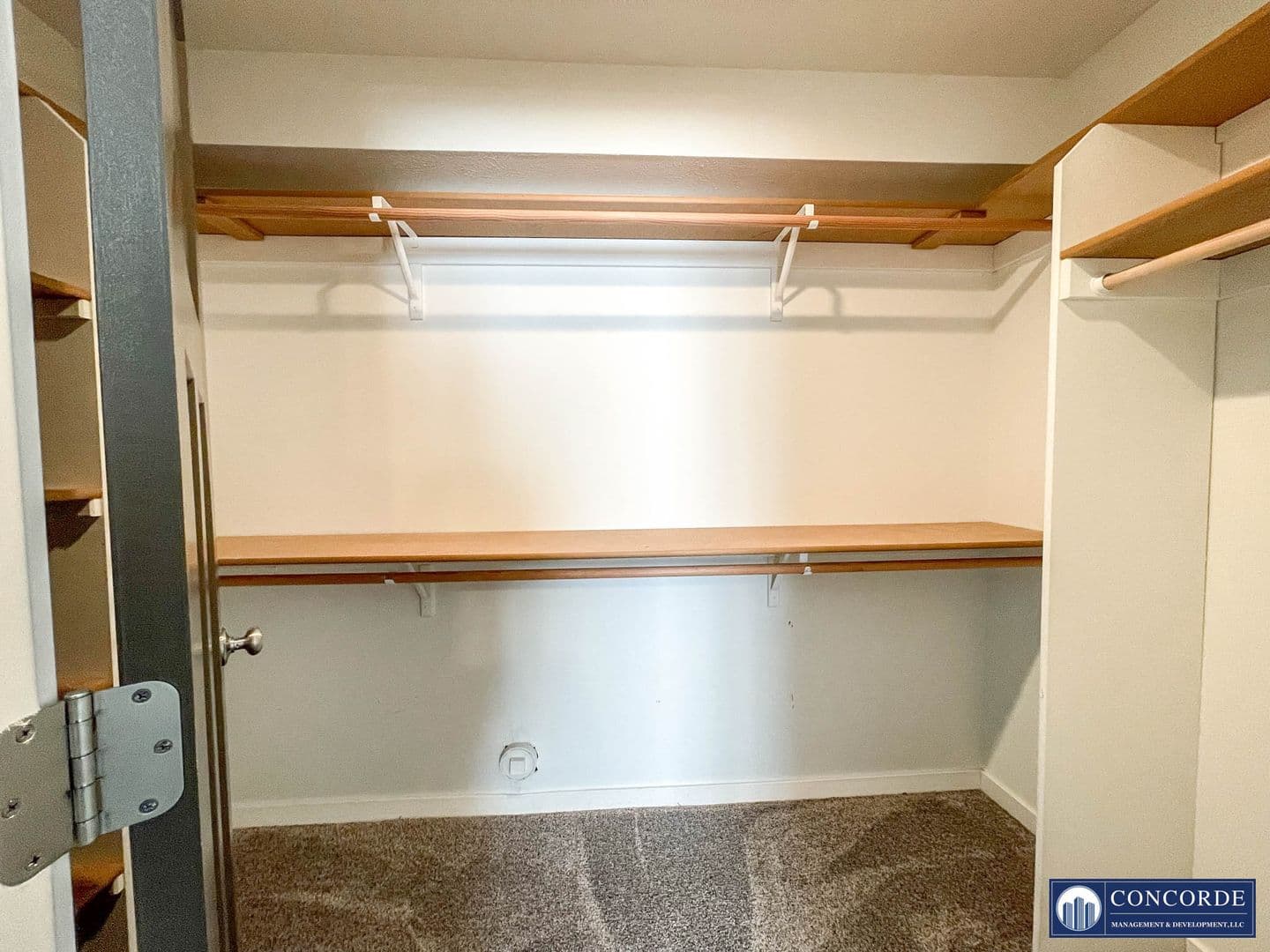 Lincoln Apartment: Yankee Woods Drive/S 78th St/Hacienda Drive
