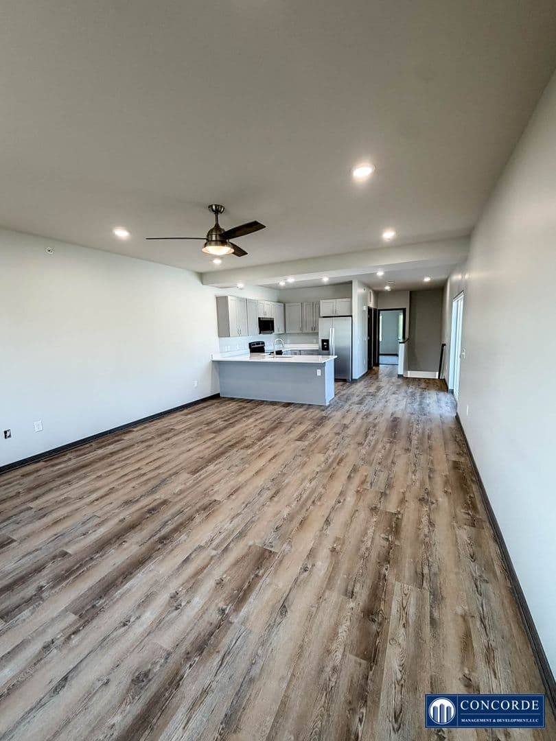 Lincoln Apartment: Adams St.