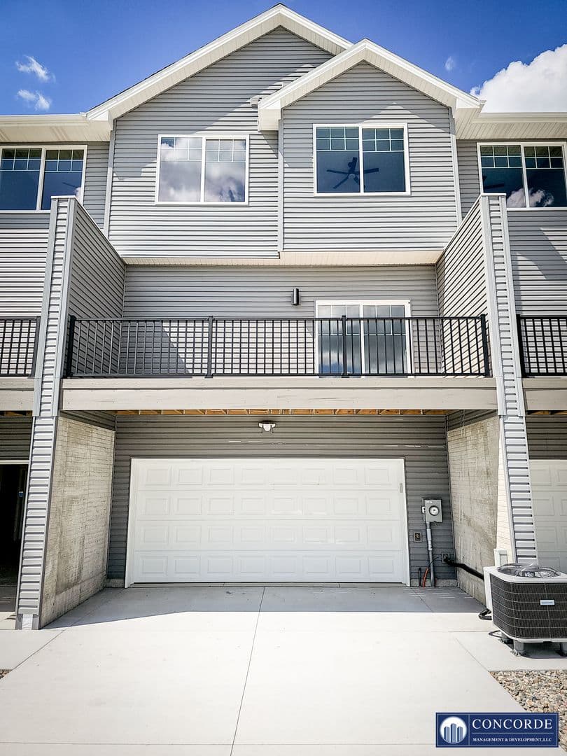 Lincoln Apartment: 9427 Duckhorn Dr