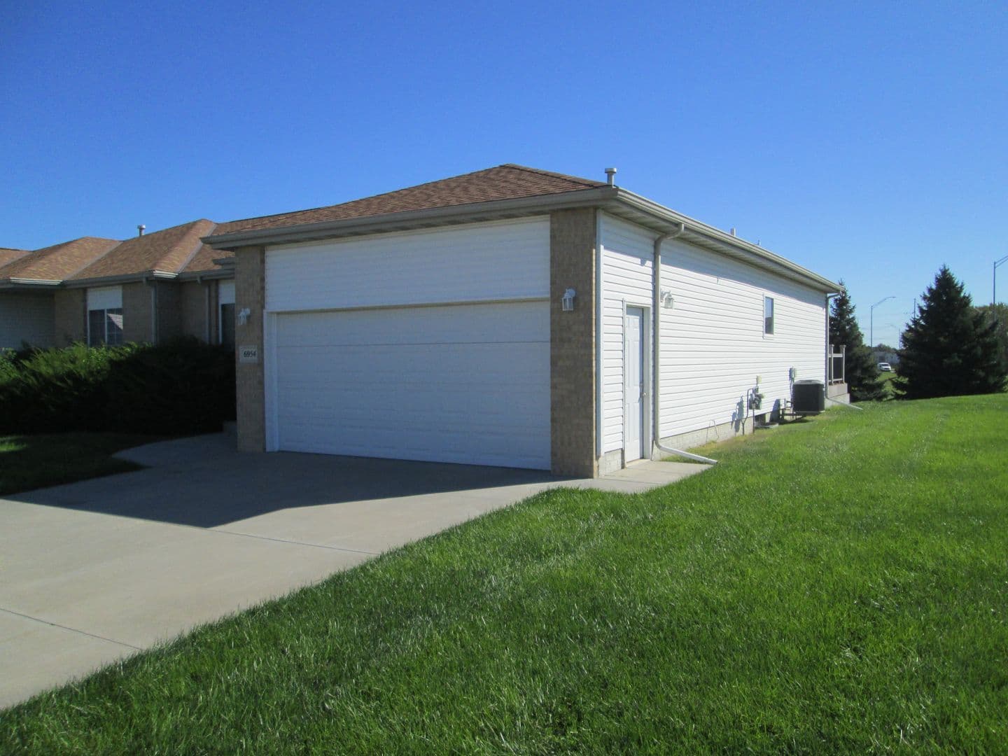 Lincoln Apartment: 6945
