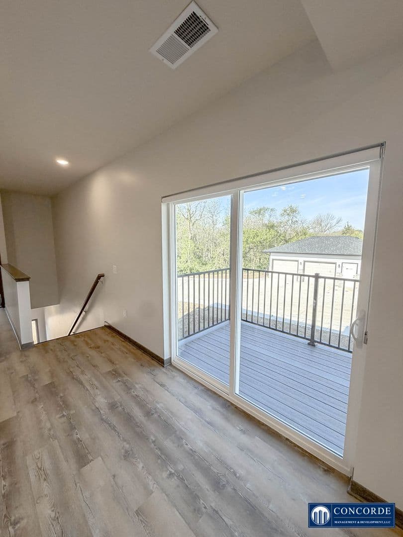 Lincoln Apartment: Adams St.